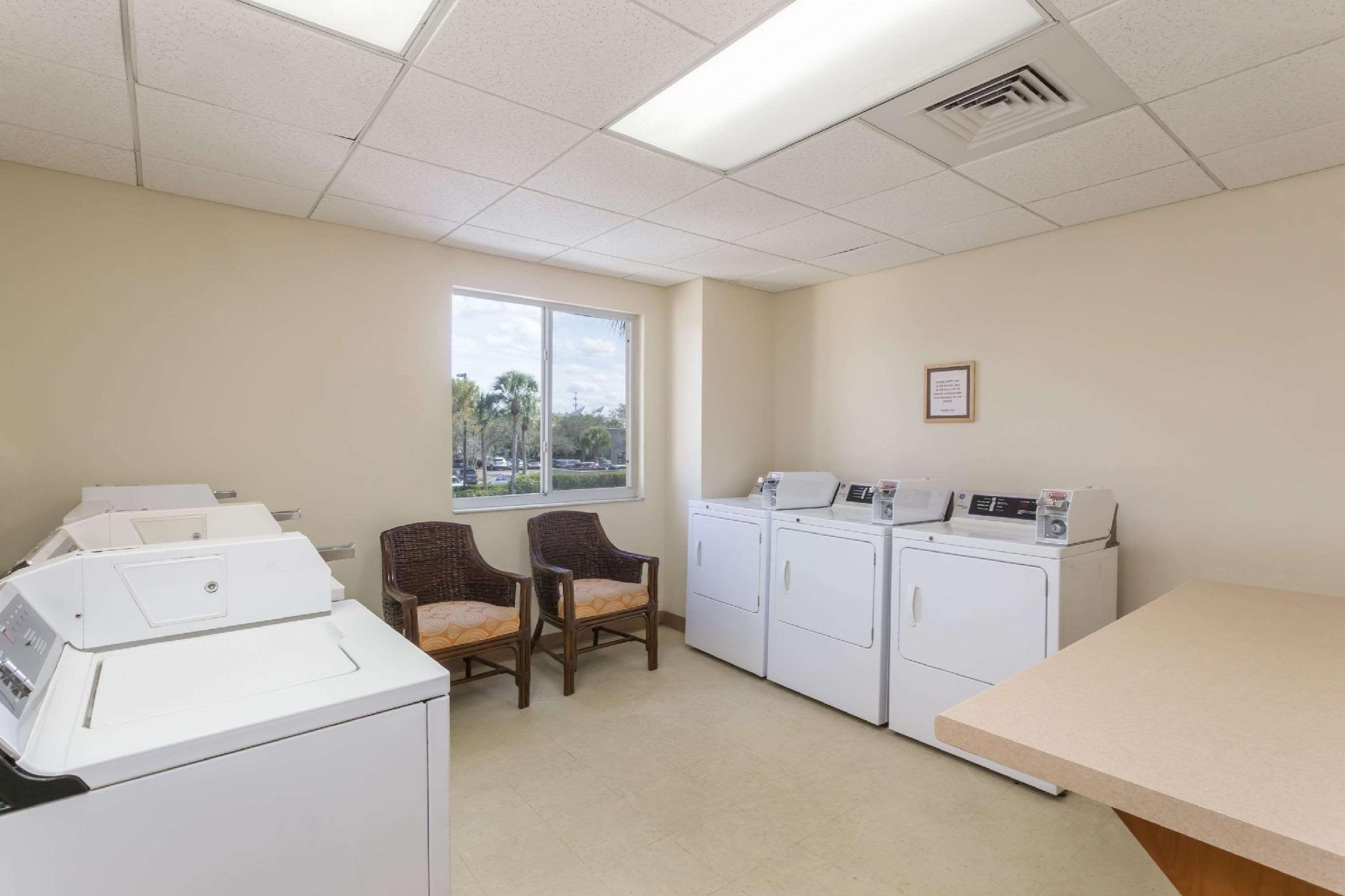 Hawthorn Extended By Wyndham Naples Hotel 3*